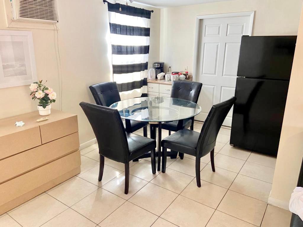 Private Rooms Close To Miami Airport - Free Parking - 01 Exterior photo