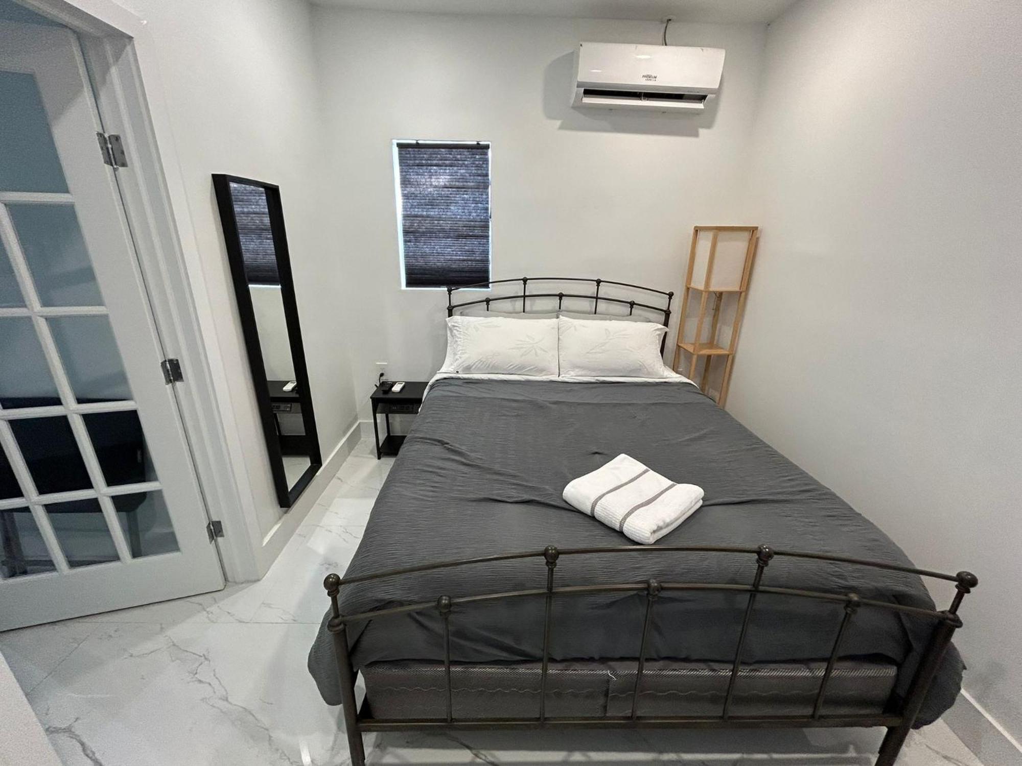 Private Rooms Close To Miami Airport - Free Parking - 01 Exterior photo